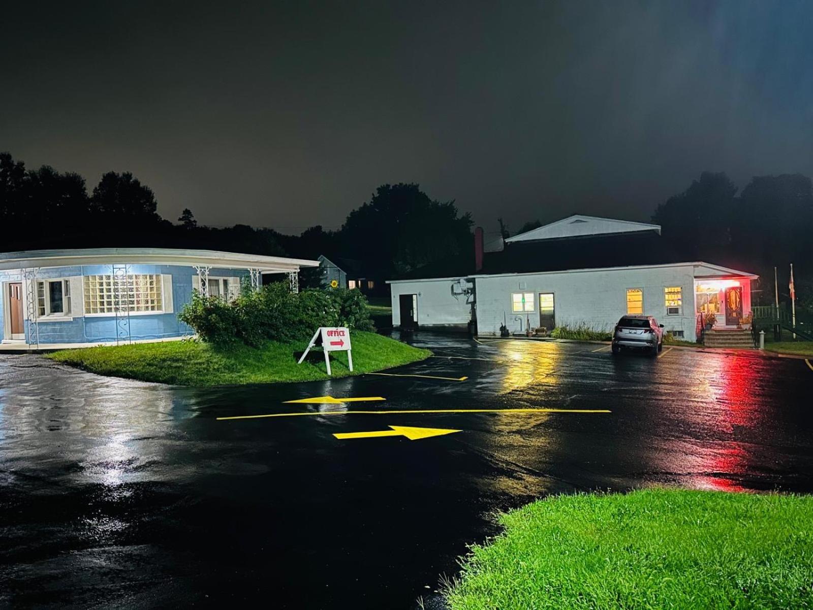 Stiles Motel Hill View 우드스톡 외부 사진